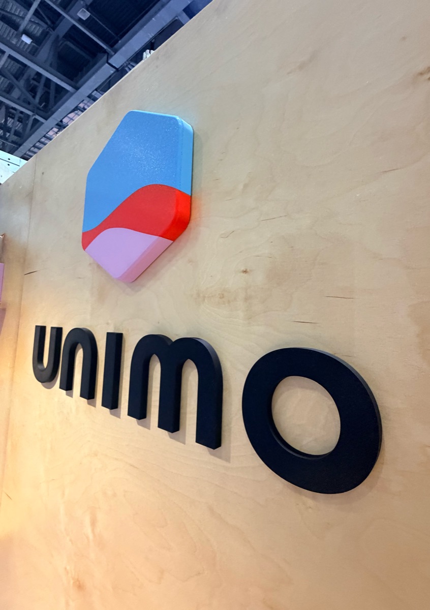 unimo 3D-printed logo detail